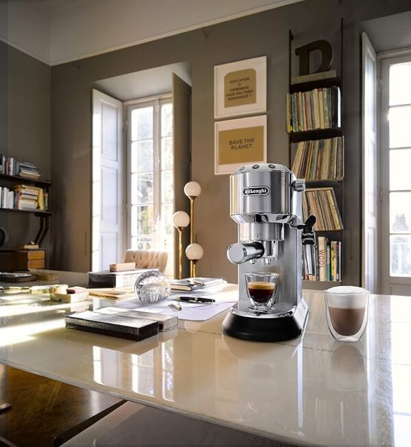 de'longhi dedica style ec685.m, machine à expresso avec buse à mousse de lait professionnelle, seulement 15 cm de large, réservoir de 1 l, boîtier en métal, compatible avec les dosettes e.s.e, métal